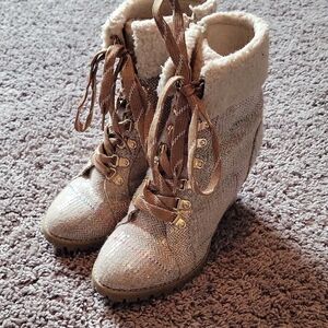 Stylish Women's Lace-Up Boots